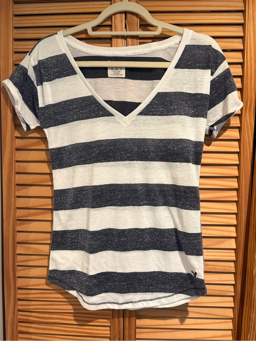 Y2K 2000s American Eagle Outfitters Navy & White Striped V-Neck T-Shirt Nautical